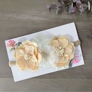 3/$20 🔷 Neutral Cream & White Baby Girls Flower Headband